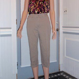 Sonoma modern fit Capri's MODERN FIT tan color size 32" 6 Capri's